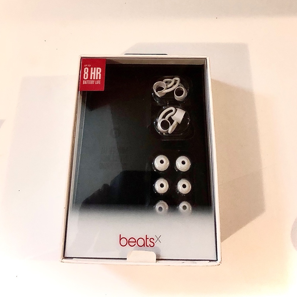 NWT-beats byDr Dre